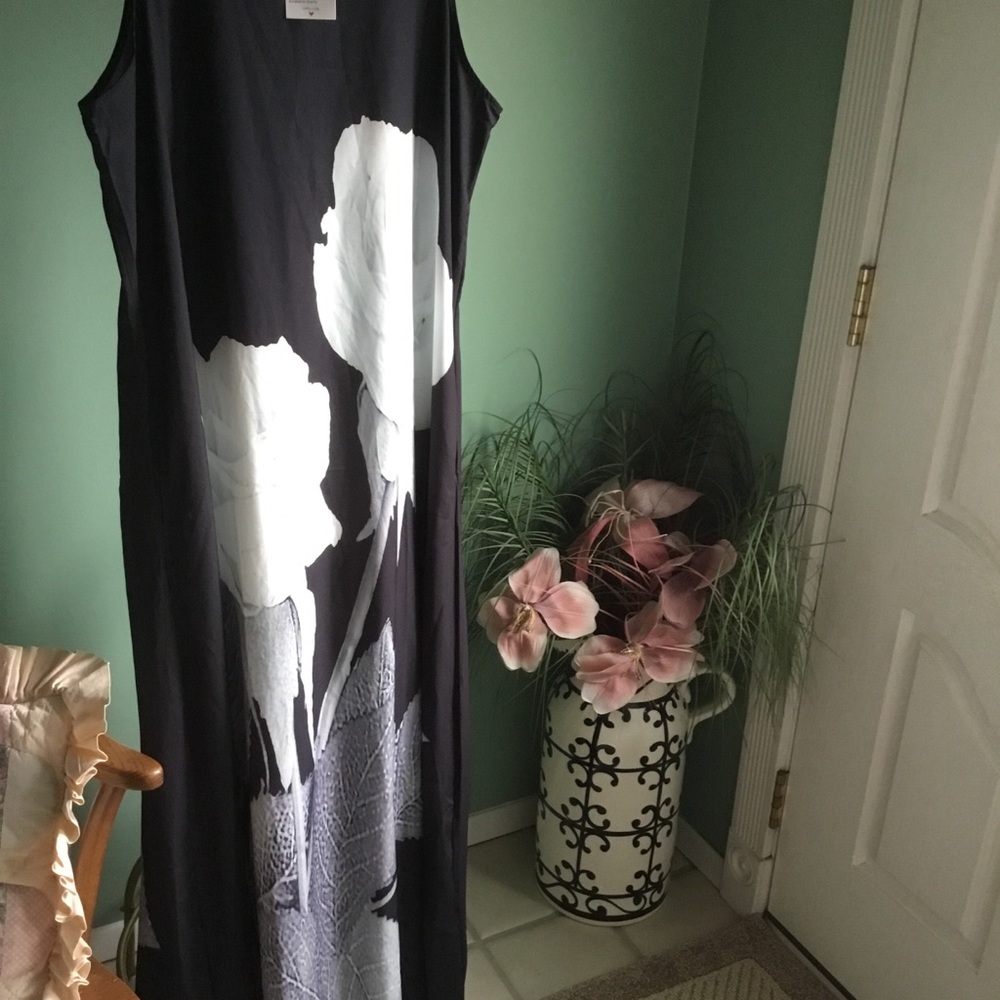 Black Floral Pattern Maxi Dress - Size L - NWT